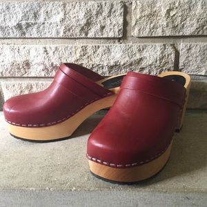 Swedish Hasbeens Louise Clogs Wine Red 37